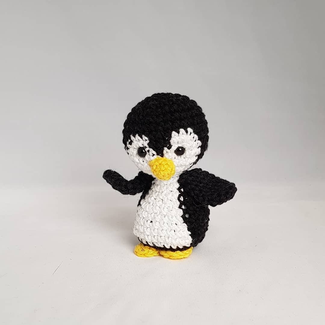 mini pingouin - création en crochet