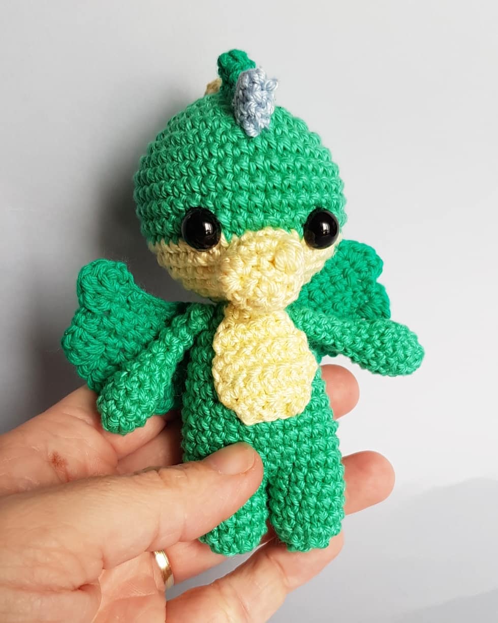 mini dragon - création en crochet