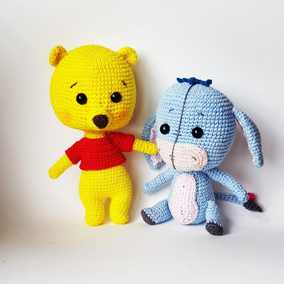 Winny l'ourson et son acolyte - création en crochet