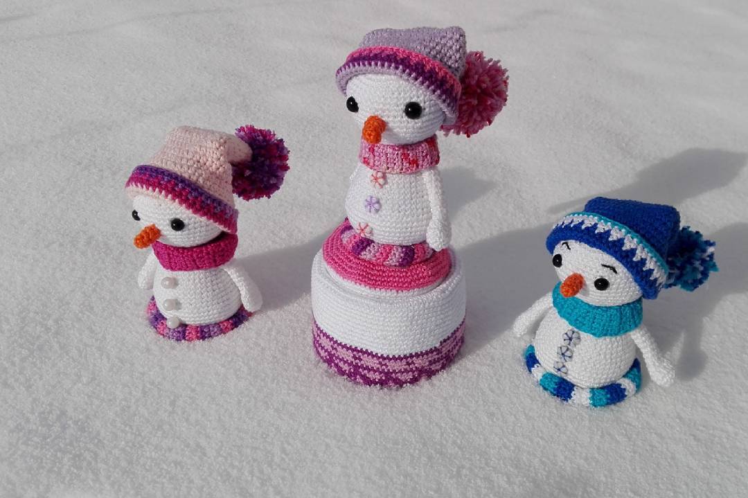 Trio de bonhommes de neige - création en crochet