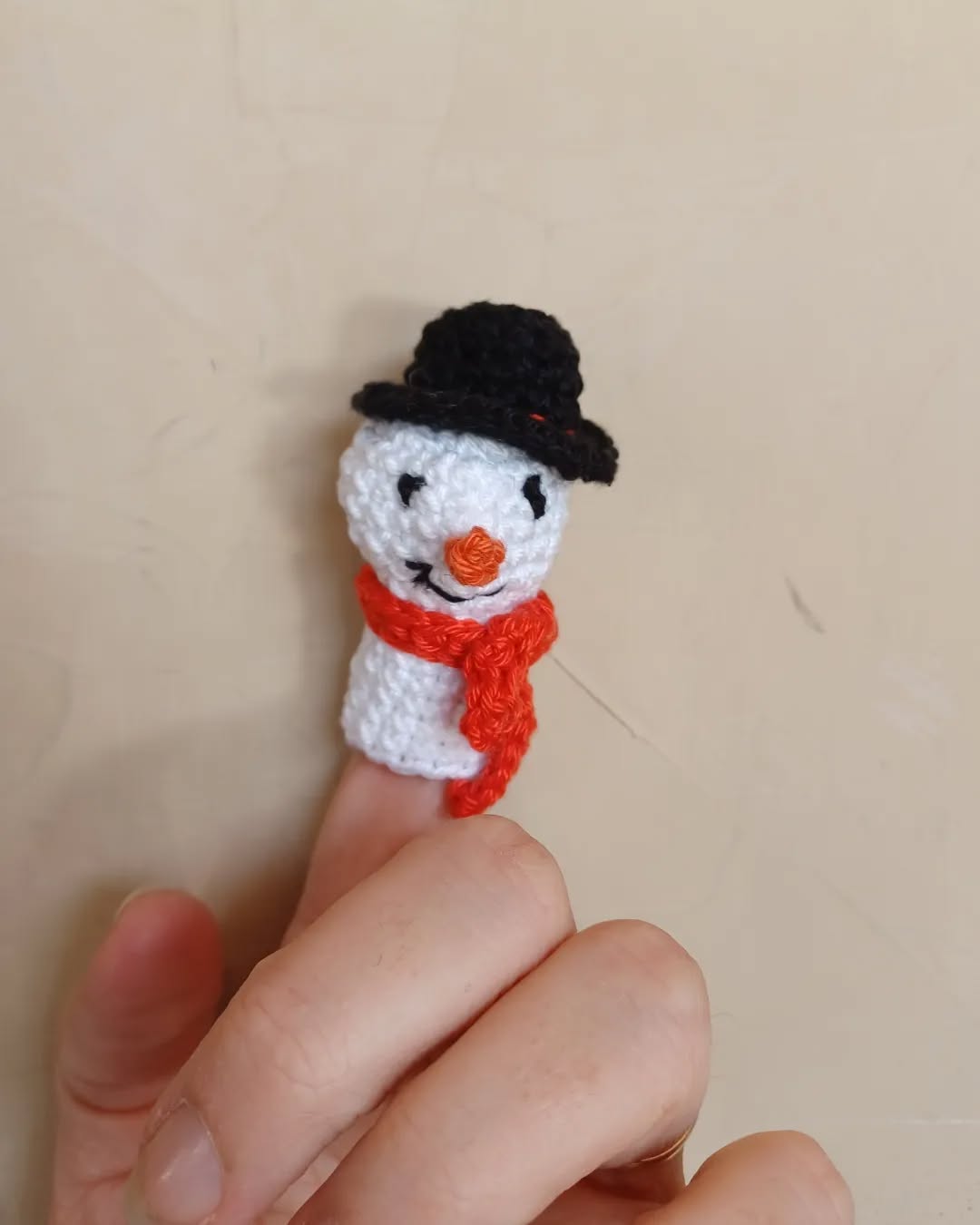 marionnette à doigt bonhomme - création en crochet